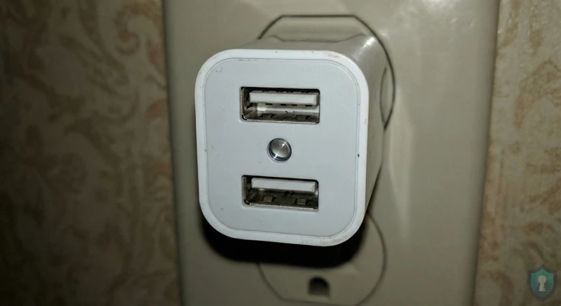 Hidden Camera - USB Charger